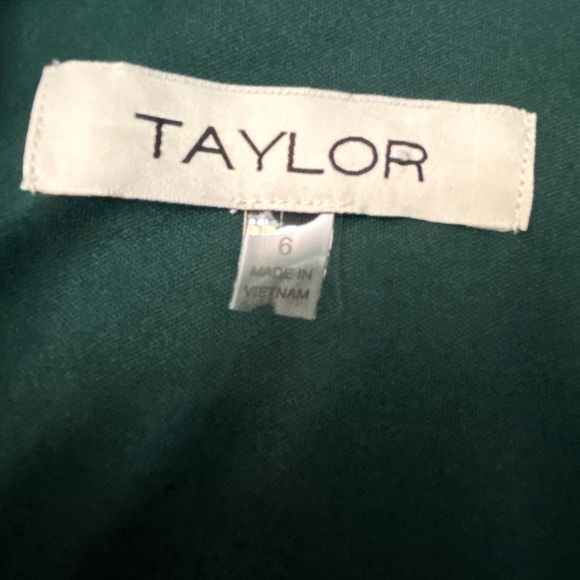 TAYLOR DRESS - Picture 13 of 16